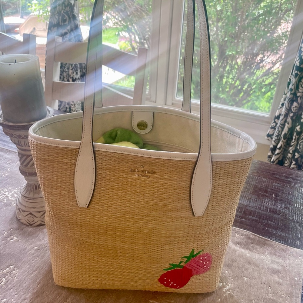 Kate Spade Cream and Tan Strawberry 🍓 Tote with Strawberry Detail-Beautiful!!